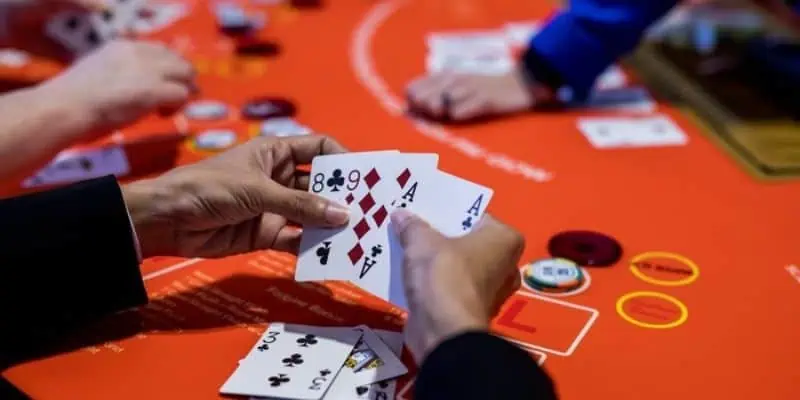 Một đôi gần như là tay bài yếu nhất trong Poker